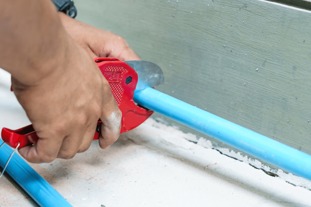 How To Use A Single Handed Pipe Cutter?