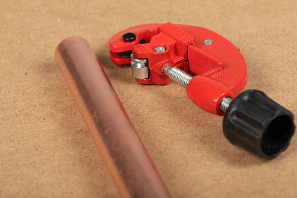 How Do You Use An Adjustable Pipe Cutter?
